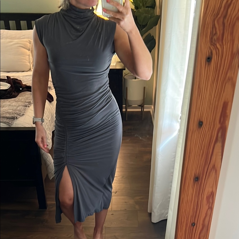 House of Harlow Elegant Gray Sleeveless Dress